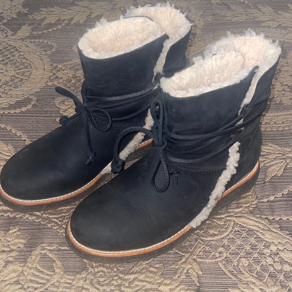 UGG BOOTIES
